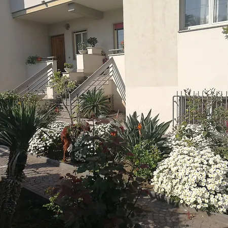 לינה וארוחת בוקר Area Domus