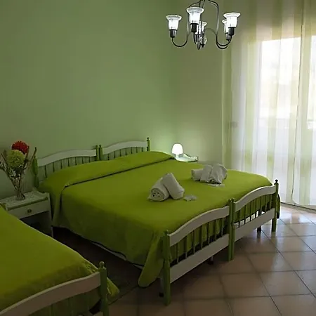 Area Domus Bed & Breakfast 4*