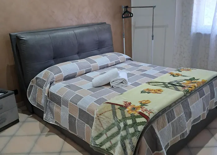 לינה וארוחת בוקר Area Domus